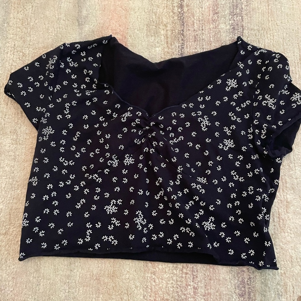 Floral Cropped V-neck